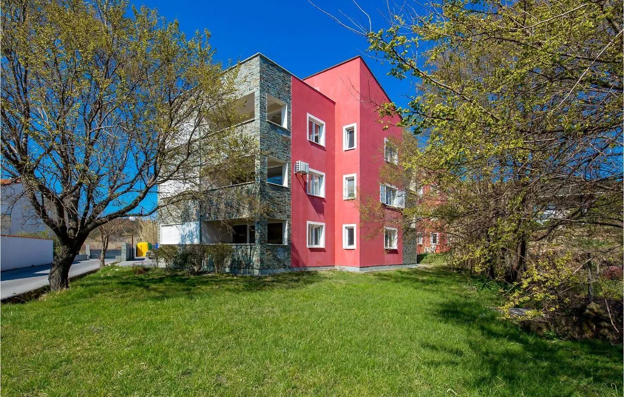 Stunning Apartment In Palit With Kitchen