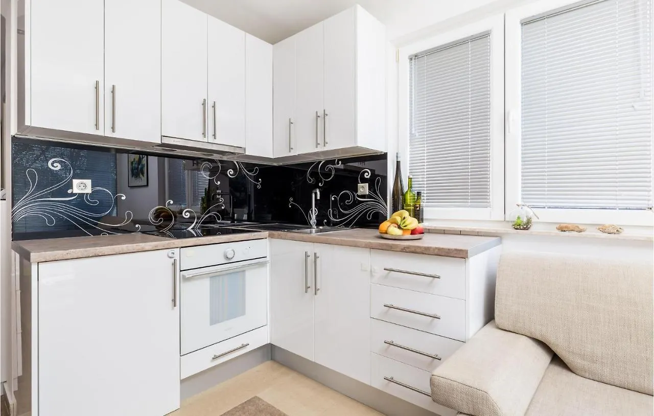 Stunning Apartment In Palit With Kitchen