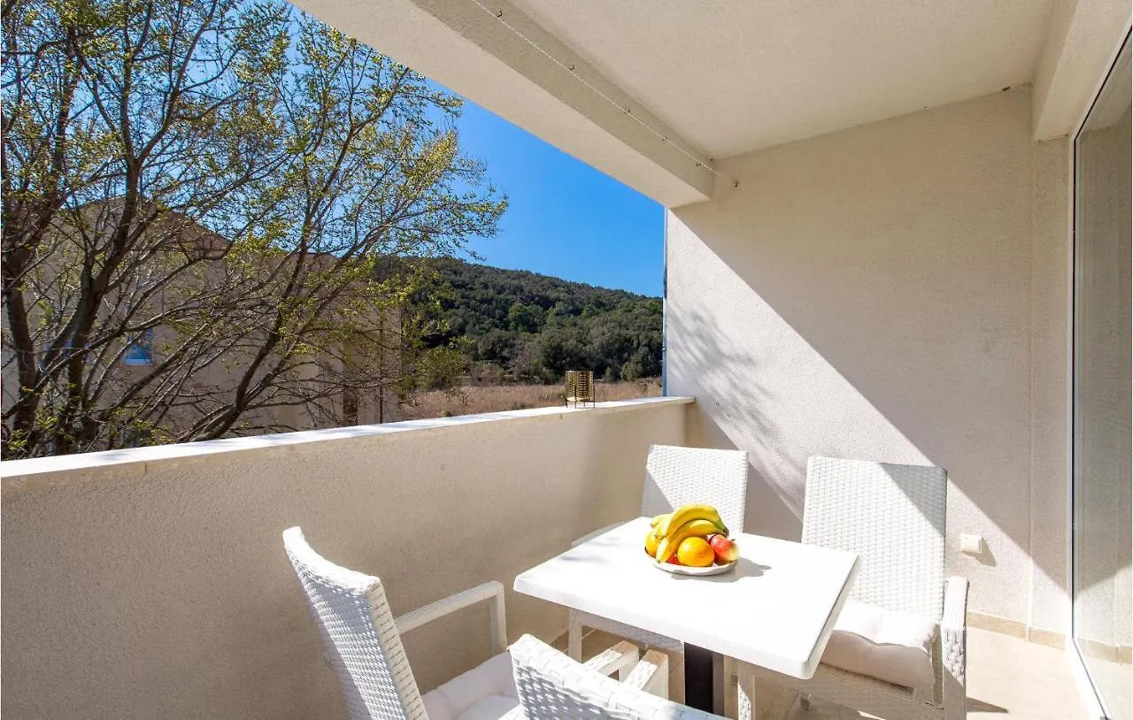 Stunning Apartment In Palit With Kitchen Croatia